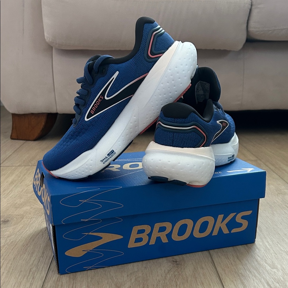NEW! Brooks Navy and Coral Running Shoes - Picture 2 of 6